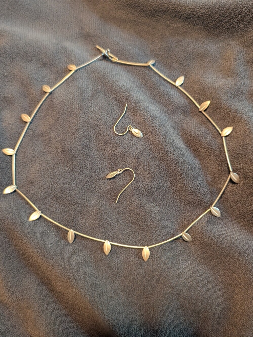 Hilary Druxman Tiny Leaf Choker And Earrings Set